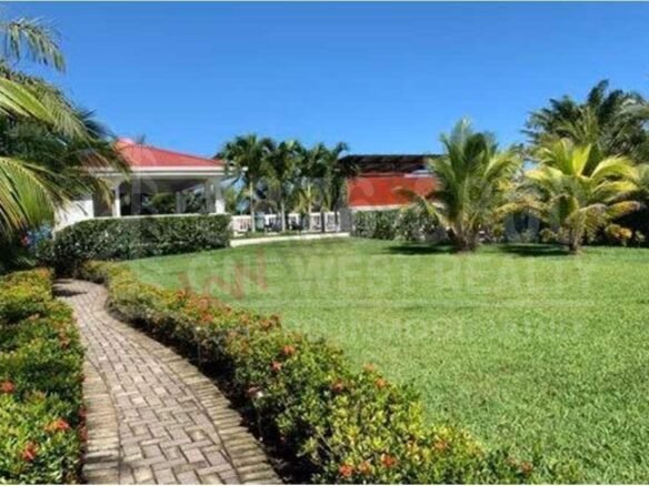 *Venta de casa en La Ensenada, Tela Atlántida, Honduras