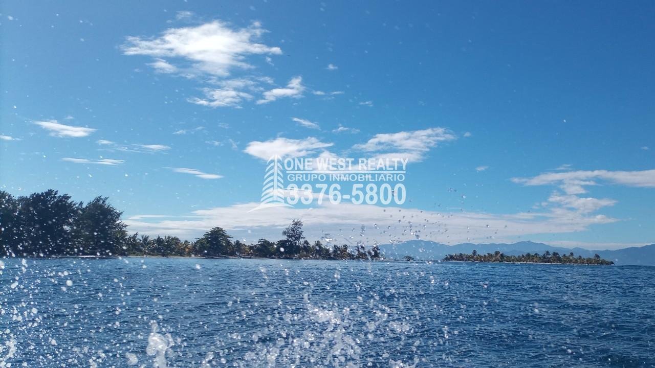Lote de 3.6 Acres en Venta En Islas de la Bahia Cayos Cochinos