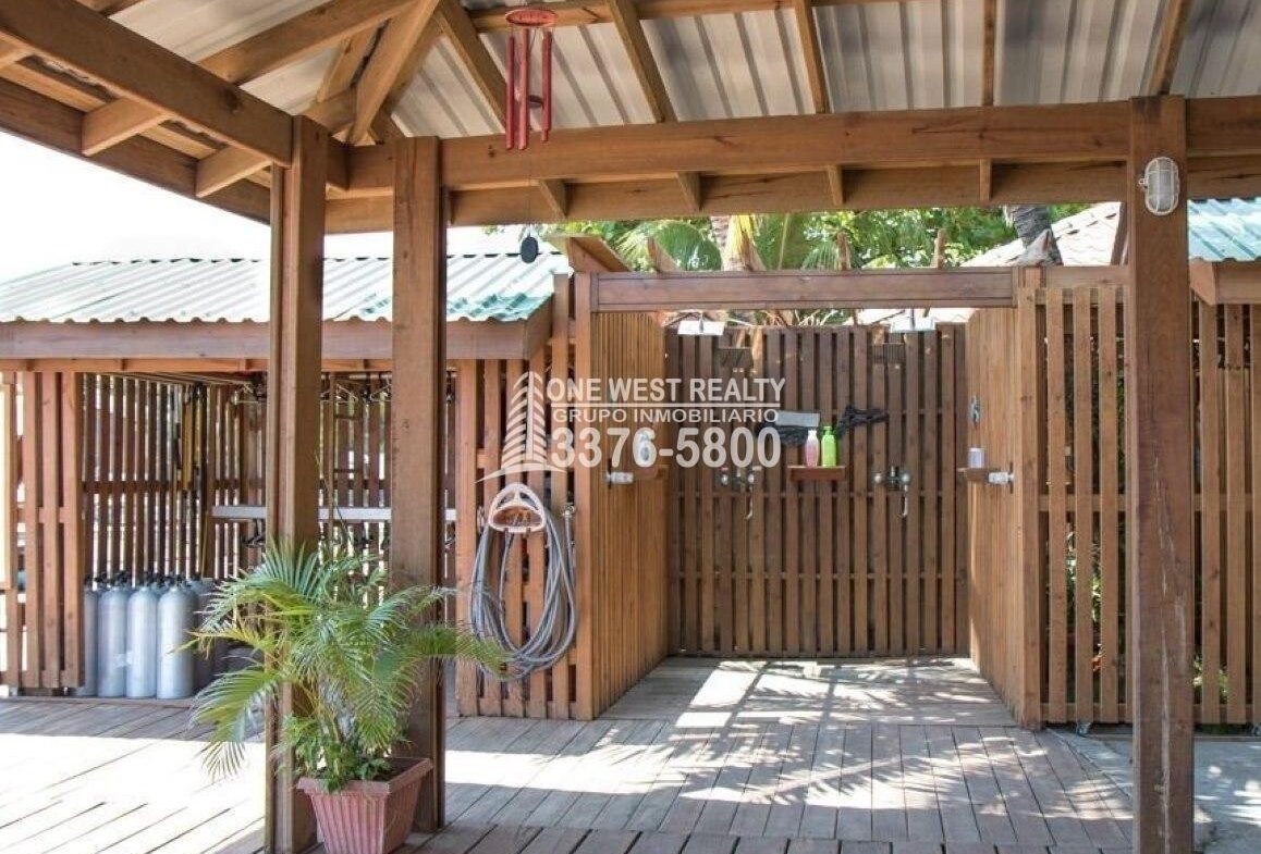 1158