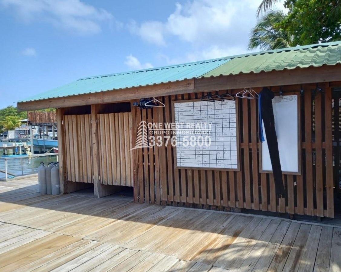 472482_lg-3 Boutique Dive Shop, Roatán in For Sales