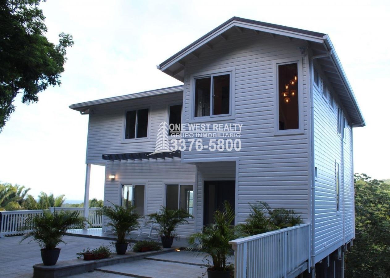 Gibson Bitght sales in Roatan, Honduras