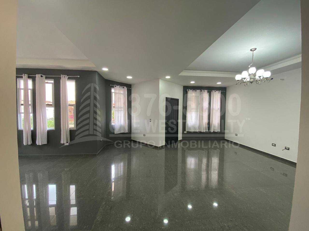 Espectacular casa en venta  ubicada en Res. Casa Maya II