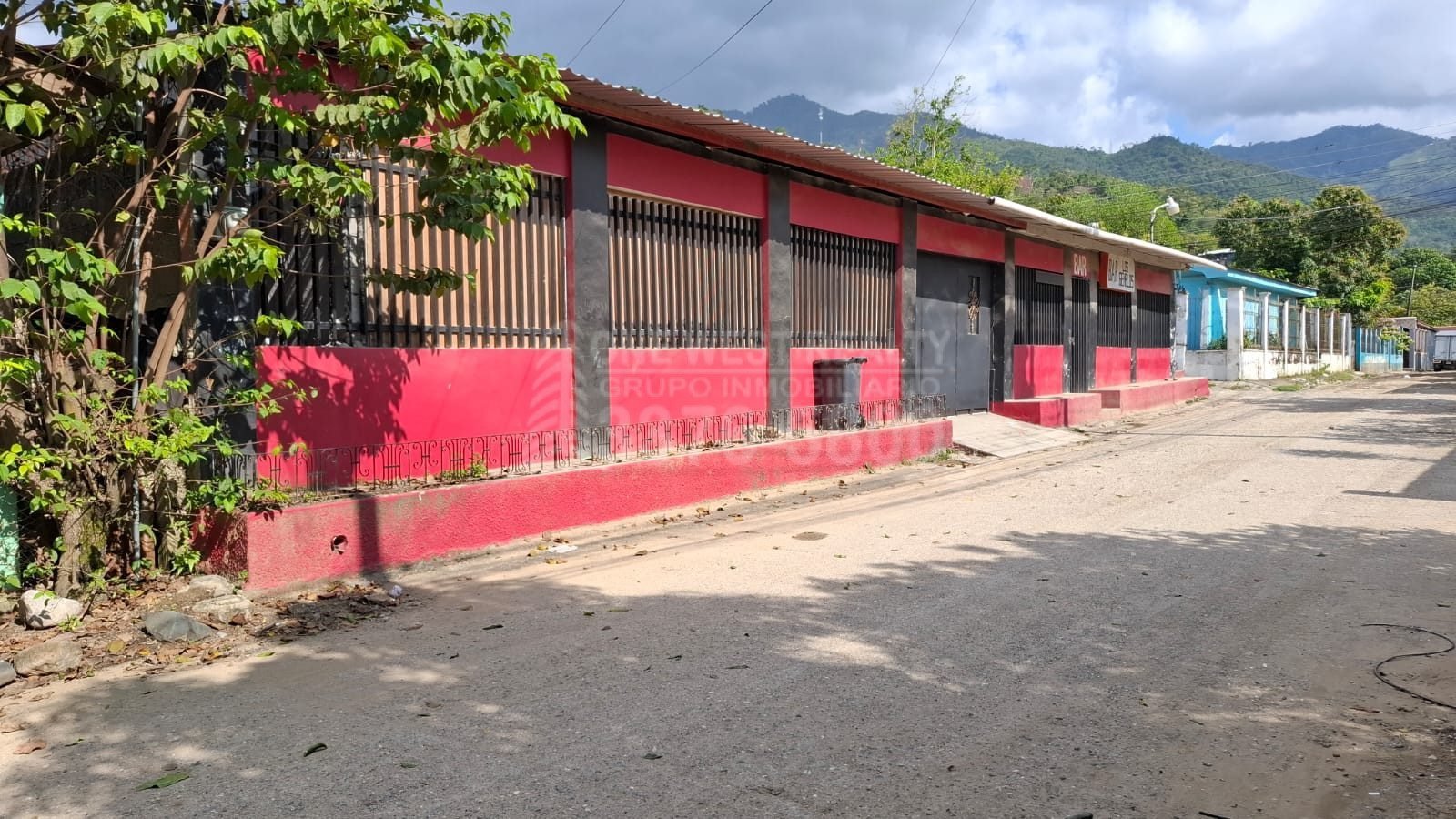 Gran Oportunidad de inversión: Edificio con apartamentos y bar en Colonia Dionicio Ávila, El Progreso, Yoro