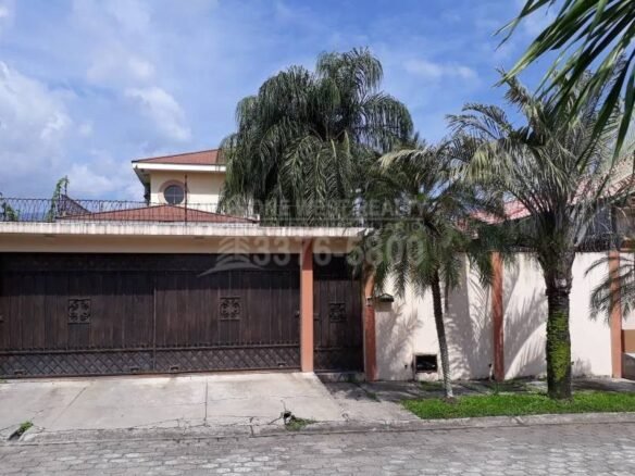Casa en Venta en Jardines del Valle, San Pedro Sula l 574.51 vrs² l 368.31 m²