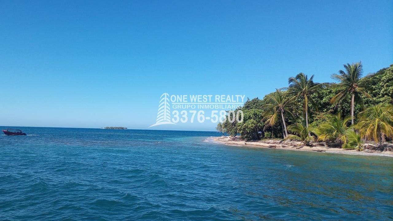 Lote de 3.6 Acres en Venta En Islas de la Bahia Cayos Cochinos