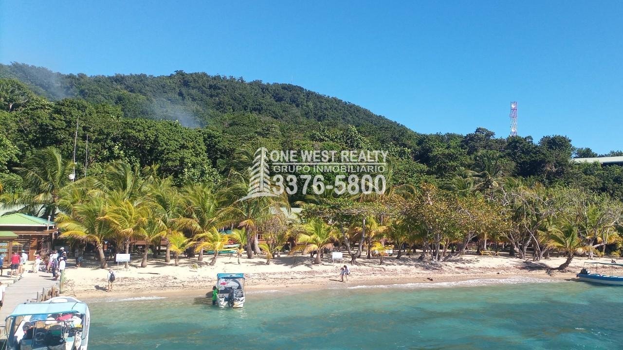 Lote de 3.6 Acres en Venta En Islas de la Bahia Cayos Cochinos