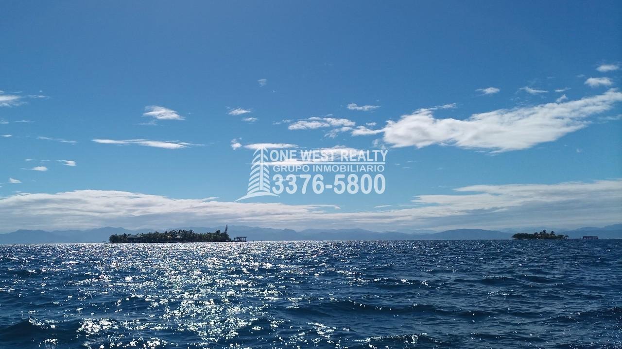 Lote de 3.6 Acres en Venta En Islas de la Bahia Cayos Cochinos