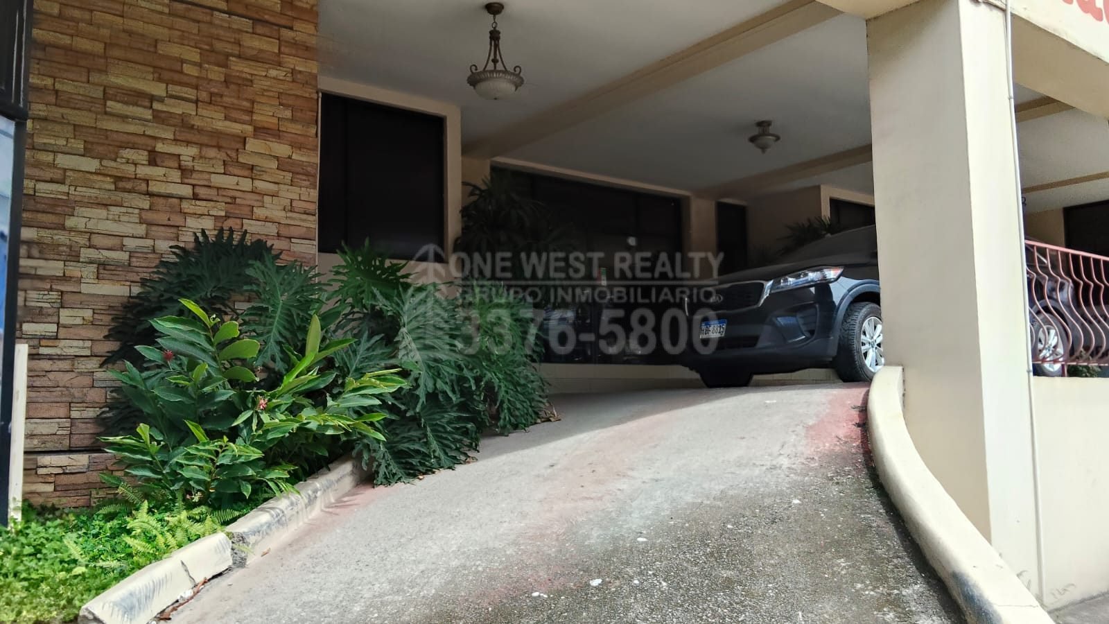 Prime Caribbean Hotel Investment in La Ceiba, Honduras – High-Visibility Highway Location