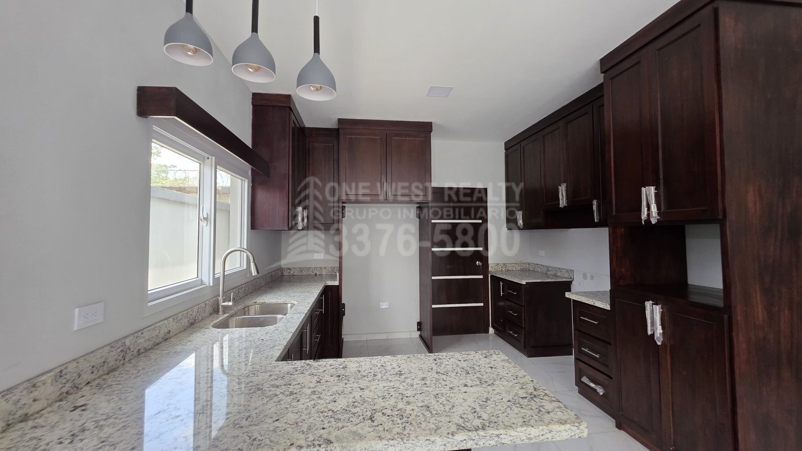 Townhouse en Venta en Villas del Campo San Pedro Sula Cerca de Campisa