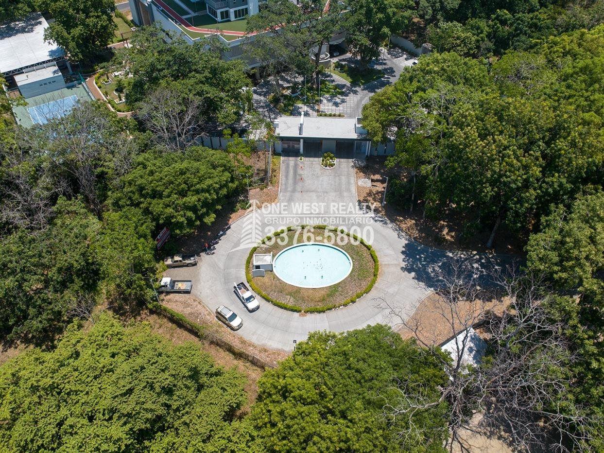 Igvanas-Tara-Codominios-by-One-West-Realty-Round-about-entrada-5 Condominio Igvanas Tara en Venta | San Pedro Sula – 3-Habitaciones y 3-Baños 250.36 m² (2,694.85 ft²)