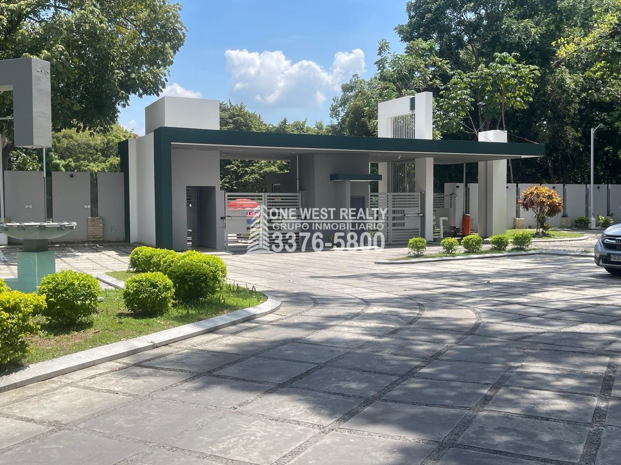 Igvanas-Tara-by-One-West-Realty-entrance-2-4 Condominio Igvanas Tara en Venta | San Pedro Sula – 3-Habitaciones y 3-Baños 250.36 m² (2,694.85 ft²)