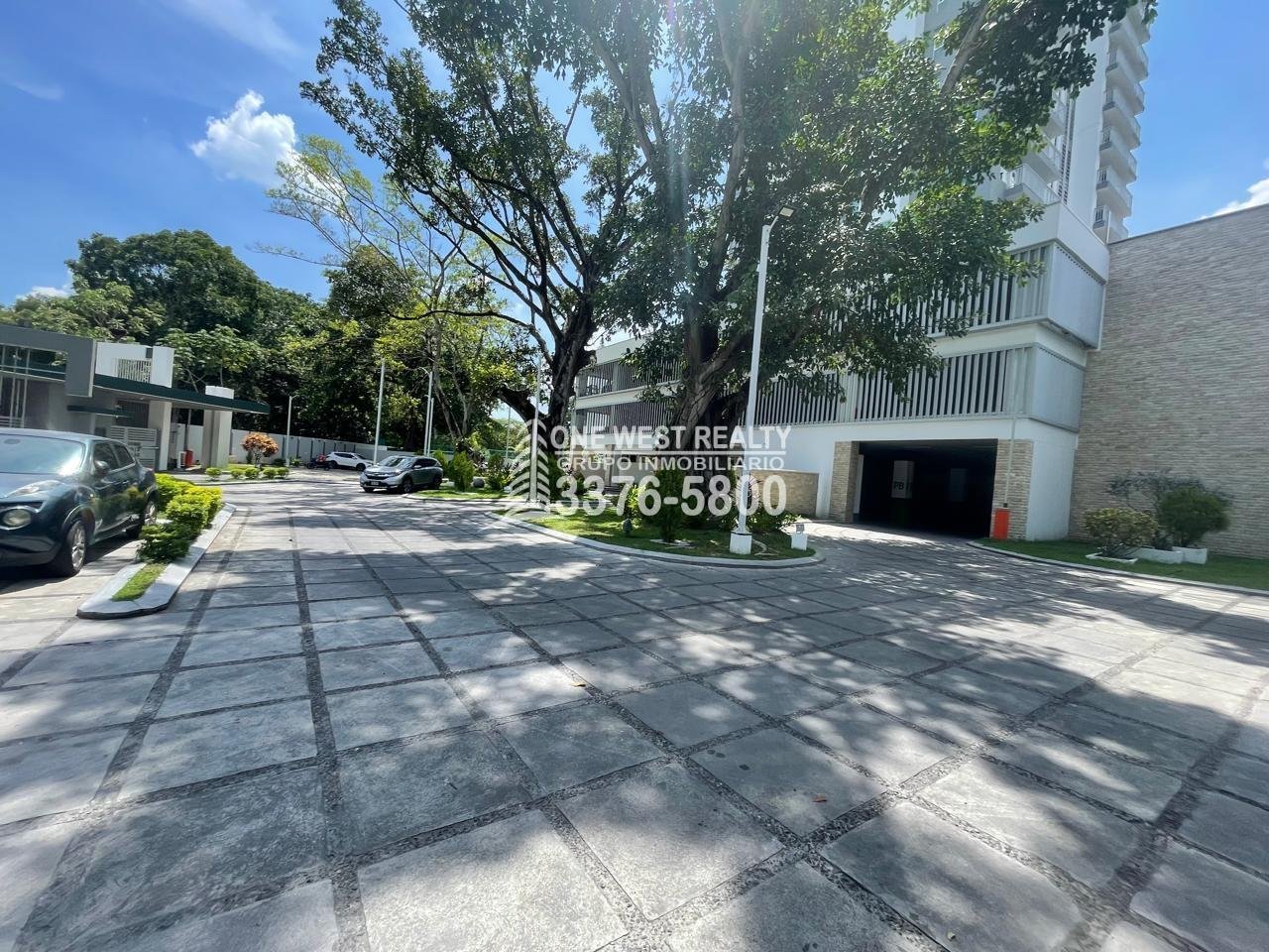 Igvanas-Tara-by-One-West-Realty-outside-parking-4 Condominio Igvanas Tara en Venta | San Pedro Sula – 3-Habitaciones y 3-Baños 250.36 m² (2,694.85 ft²)