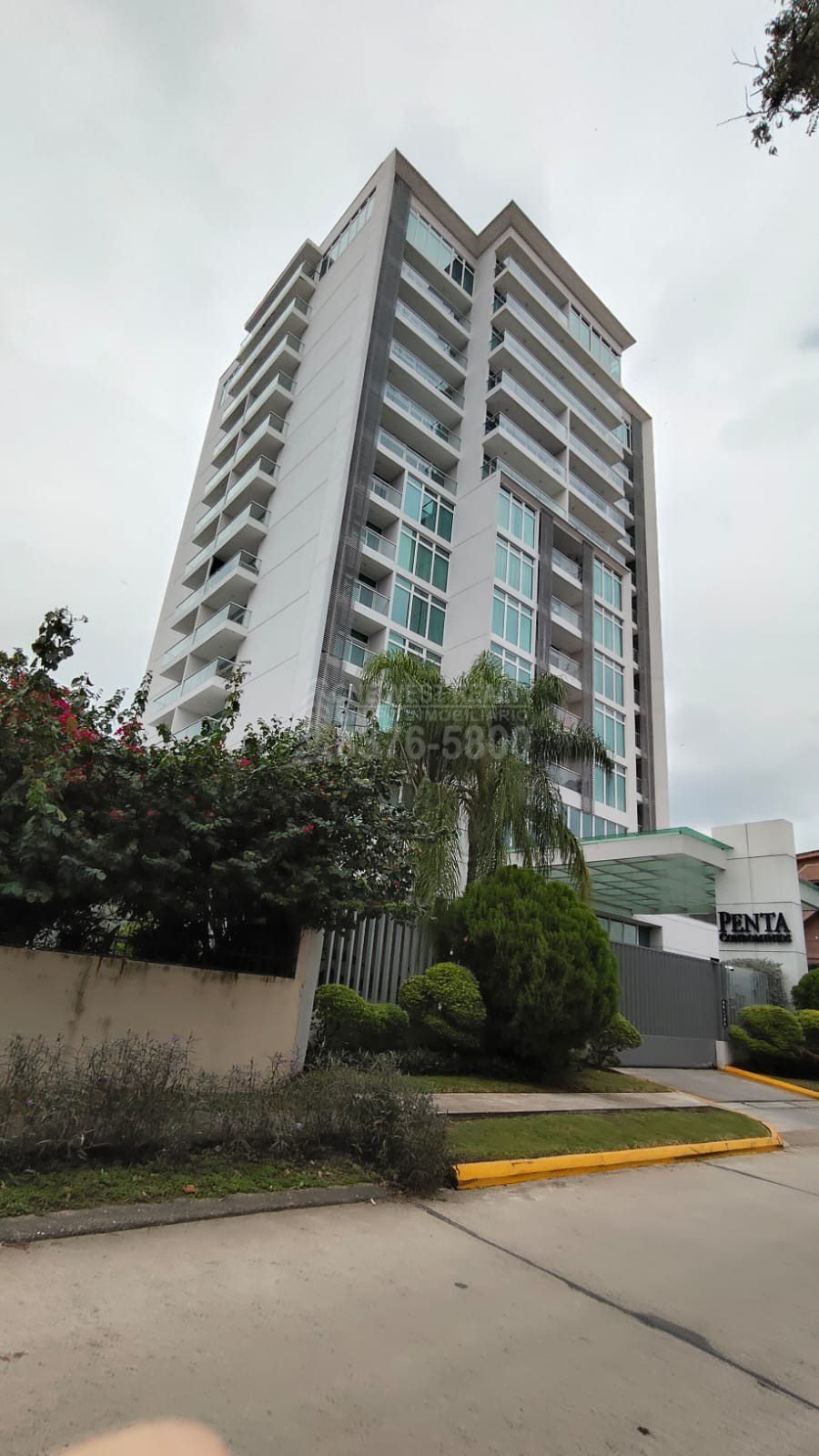 Imagen-de-WhatsApp-2025-11-14-a-las-11.21.48_81d6e439-3 Condominio en Venta – Torre Penta, San Pedro Sula