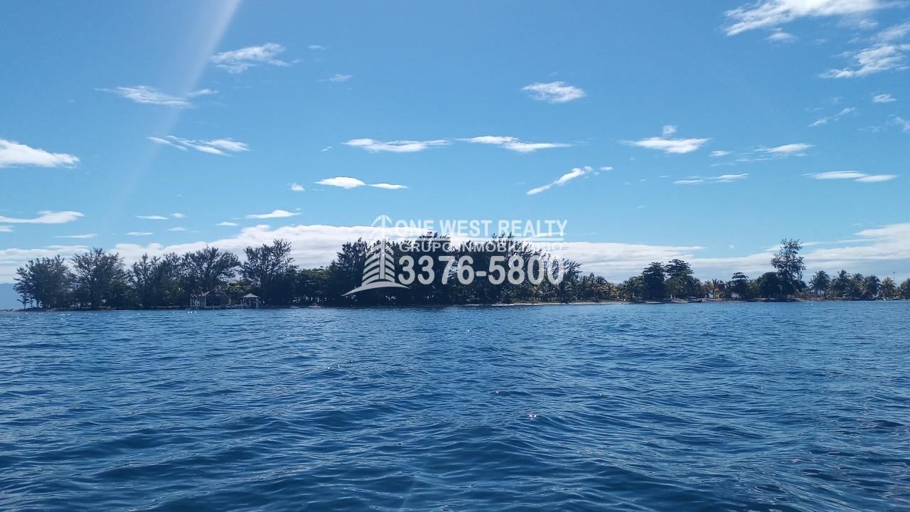 Lote de 3.6 Acres en Venta En Islas de la Bahia Cayos Cochinos