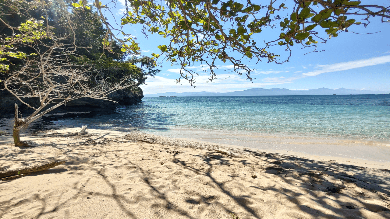 Lote de 3.6 Acres en Venta En Islas de la Bahia Cayos Cochinos
