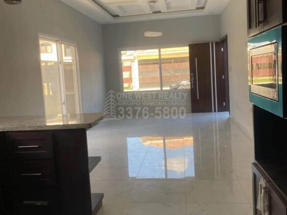 Townhouse en Venta en Villas del Campo San Pedro Sula Cerca de Campisa