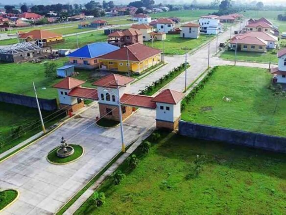 Residencial La Granja lotes con construcción: compra tu lote y construye tu casa