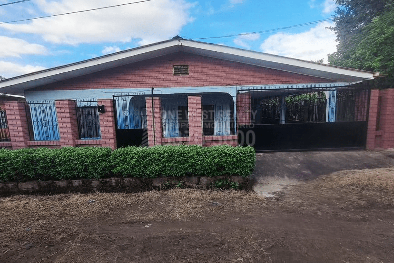 main-front-1 ¡Casa Espaciosa y Moderna en Venta, a Pasos del Centro de El Progreso!