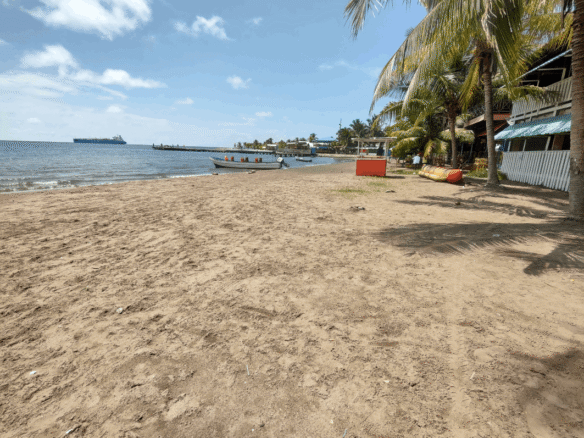 Venta de Propiedad frente a la Playa en Omoa Cortes Honduras
