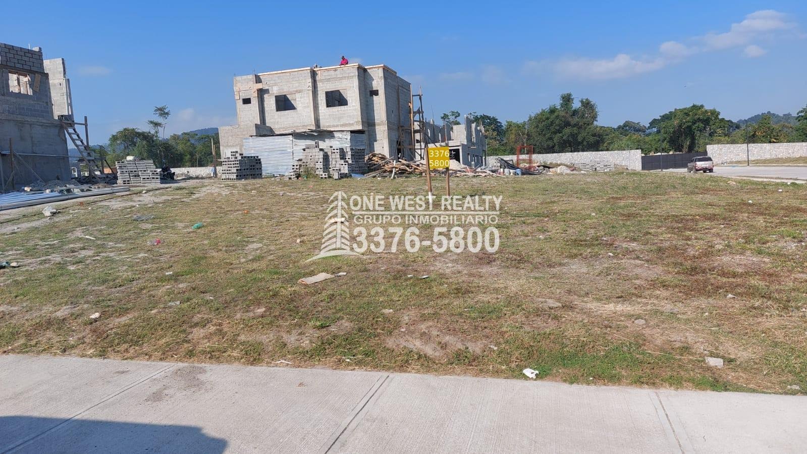 Lote Prados de Jaragua,Terreno de esquina en Ciudad Jaragua,