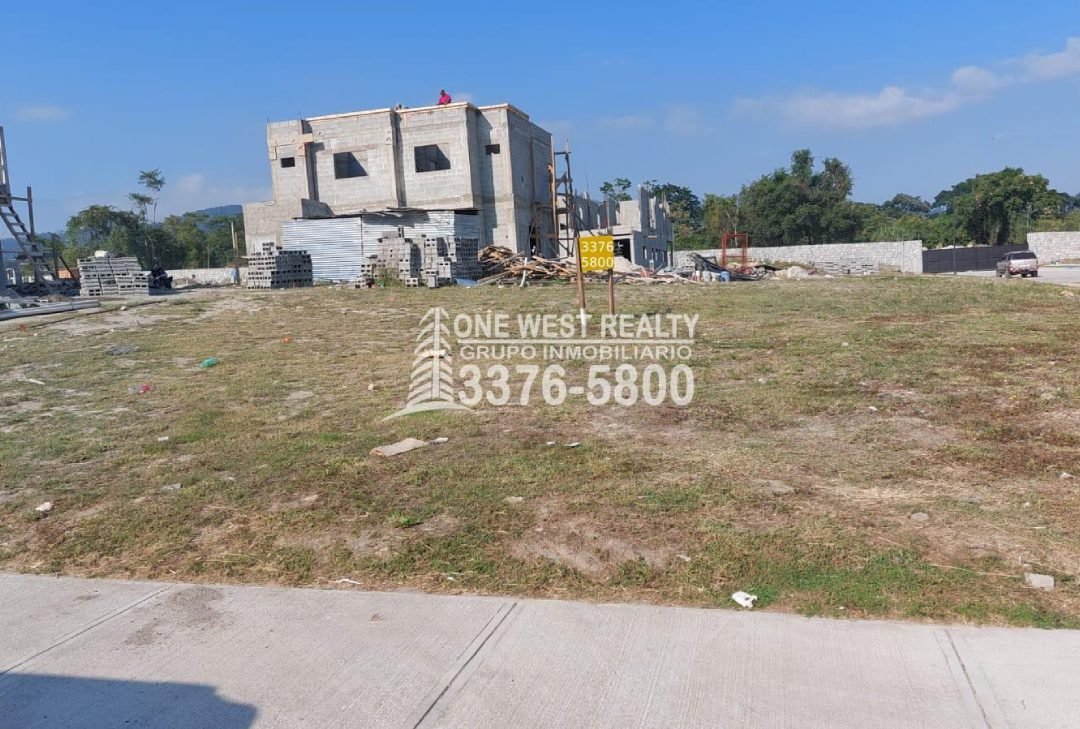 Lote Prados de Jaragua,Terreno de esquina en Ciudad Jaragua,