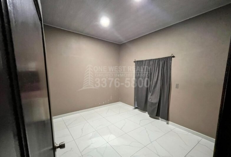 784