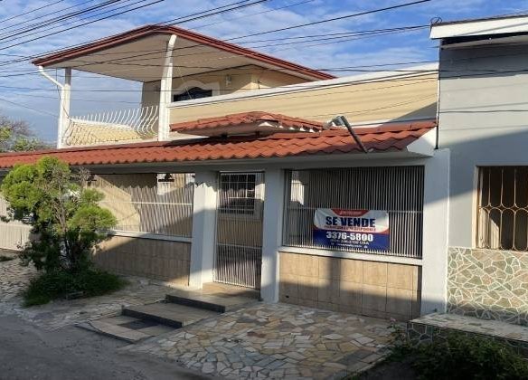 Casa en Venta en Colonia Miguel Ángel Pavón | 4 Habitaciones | 4 Baños | Financiamiento Disponible